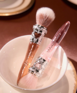 the sweetie bear rounded blush brush